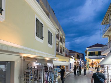 LEFKADA TOWN, GREECE - 24 Mayıs 2025: Yunanistan 'ın İyon Adaları' nın Lefkada kentinin şaşırtıcı Sunset Manzarası