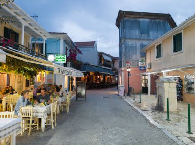 LEFKADA TOWN, GREECE - 24 Mayıs 2025: Yunanistan 'ın İyon Adaları' nın Lefkada kentinin şaşırtıcı Sunset Manzarası