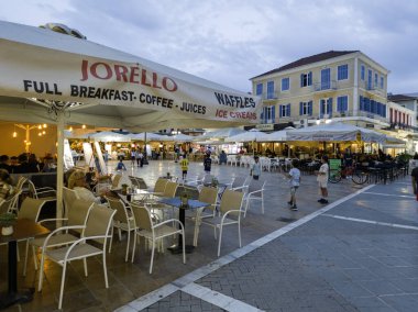 LEFKADA TOWN, GREECE - 24 Mayıs 2025: Yunanistan 'ın İyon Adaları' nın Lefkada kentinin şaşırtıcı Sunset Manzarası