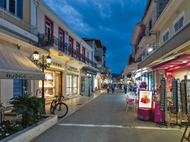 LEFKADA TOWN, GREECE - 24 Mayıs 2025: Yunanistan 'ın İyon Adaları' nın Lefkada kentinin şaşırtıcı Sunset Manzarası