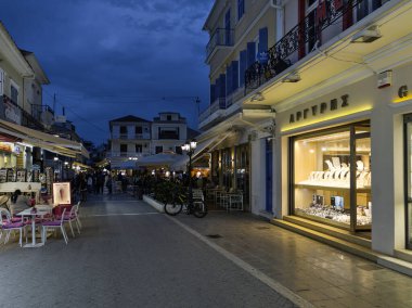 LEFKADA TOWN, GREECE - 24 Mayıs 2025: Yunanistan 'ın İyon Adaları' nın Lefkada kentinin şaşırtıcı Sunset Manzarası