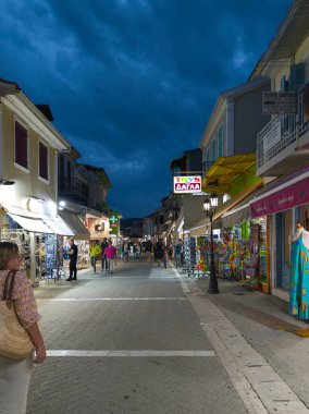 LEFKADA TOWN, GREECE - 24 Mayıs 2025: Yunanistan 'ın İyon Adaları' nın Lefkada kentinin şaşırtıcı Sunset Manzarası