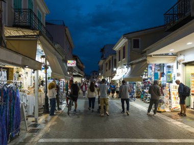 LEFKADA TOWN, GREECE - 24 Mayıs 2025: Yunanistan 'ın İyon Adaları' nın Lefkada kentinin şaşırtıcı Sunset Manzarası