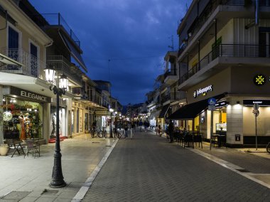 LEFKADA TOWN, GREECE - 24 Mayıs 2025: Yunanistan 'ın İyon Adaları' nın Lefkada kentinin şaşırtıcı Sunset Manzarası