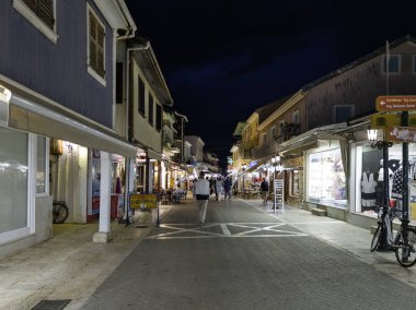 LEFKADA TOWN, GREECE - 24 Mayıs 2025: Yunanistan 'ın İyon Adaları' nın Lefkada kentinin şaşırtıcı Sunset Manzarası