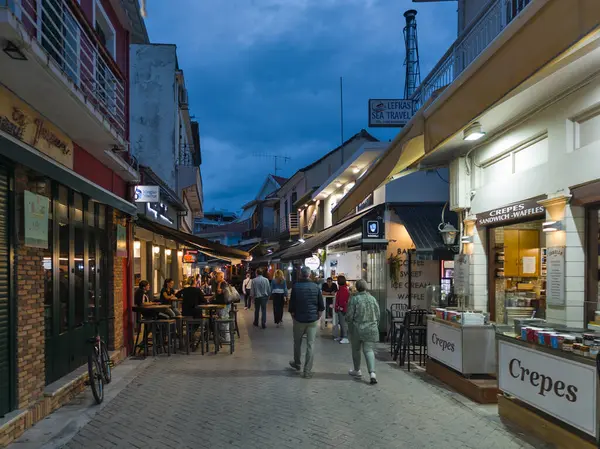 LEFKADA TOWN, GREECE - 24 Mayıs 2025: Yunanistan 'ın İyon Adaları' nın Lefkada kentinin şaşırtıcı Sunset Manzarası