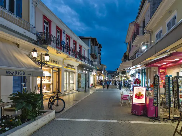 LEFKADA TOWN, GREECE - 24 Mayıs 2025: Yunanistan 'ın İyon Adaları' nın Lefkada kentinin şaşırtıcı Sunset Manzarası