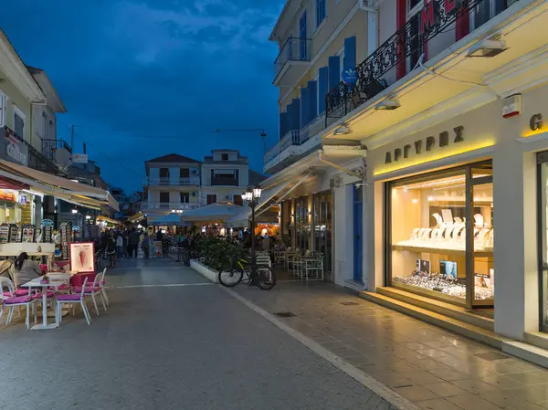 LEFKADA TOWN, GREECE - 24 Mayıs 2025: Yunanistan 'ın İyon Adaları' nın Lefkada kentinin şaşırtıcı Sunset Manzarası