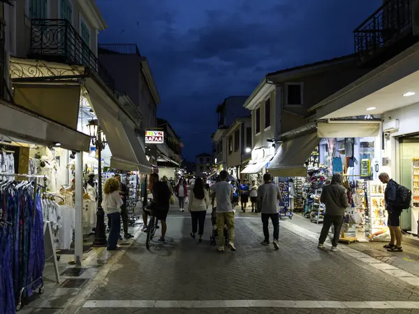 LEFKADA TOWN, GREECE - 24 Mayıs 2025: Yunanistan 'ın İyon Adaları' nın Lefkada kentinin şaşırtıcı Sunset Manzarası