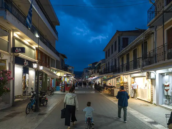 LEFKADA TOWN, GREECE - 24 Mayıs 2025: Yunanistan 'ın İyon Adaları' nın Lefkada kentinin şaşırtıcı Sunset Manzarası