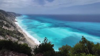 Yunanistan 'ın İyon Adaları' ndaki Egremni Sahili yakınlarındaki Lefkada Sahili 'nin Muhteşem Panoraması