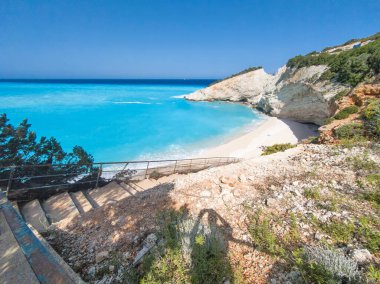 Yunanistan 'ın İyon Adaları' ndaki Porto Katsiki plajı yakınlarındaki Lefkada Sahili 'nin Muhteşem Panoraması