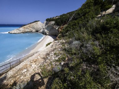 Yunanistan 'ın İyon Adaları' ndaki Porto Katsiki plajı yakınlarındaki Lefkada Sahili 'nin Muhteşem Panoraması