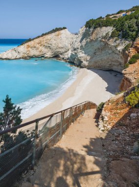 Yunanistan 'ın İyon Adaları' ndaki Porto Katsiki plajı yakınlarındaki Lefkada Sahili 'nin Muhteşem Panoraması