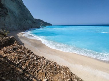 Yunanistan 'ın İyon Adaları' ndaki Porto Katsiki plajı yakınlarındaki Lefkada Sahili 'nin Muhteşem Panoraması