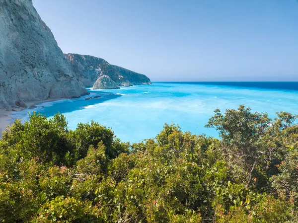 Yunanistan 'ın İyon Adaları' ndaki Porto Katsiki plajı yakınlarındaki Lefkada Sahili 'nin Muhteşem Panoraması