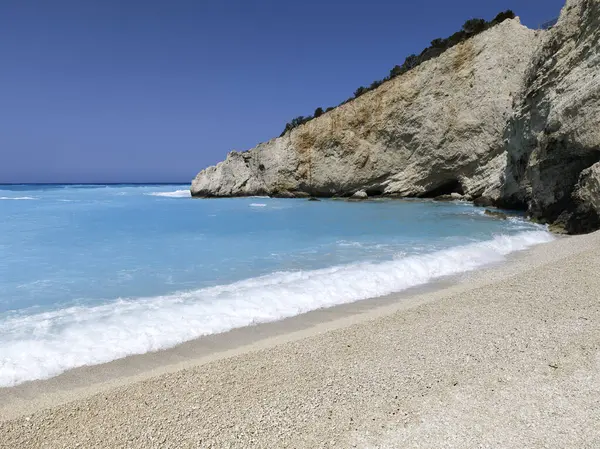 Yunanistan 'ın İyon Adaları' ndaki Porto Katsiki plajı yakınlarındaki Lefkada Sahili 'nin Muhteşem Panoraması