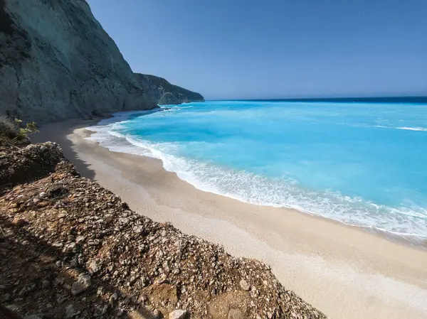 Yunanistan 'ın İyon Adaları' ndaki Porto Katsiki plajı yakınlarındaki Lefkada Sahili 'nin Muhteşem Panoraması