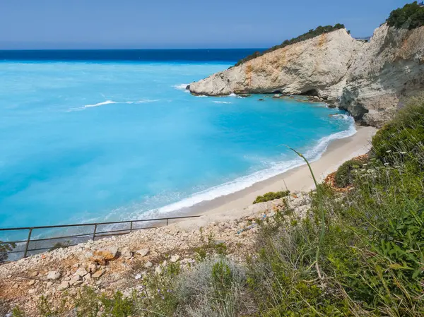 Yunanistan 'ın İyon Adaları' ndaki Porto Katsiki plajı yakınlarındaki Lefkada Sahili 'nin Muhteşem Panoraması