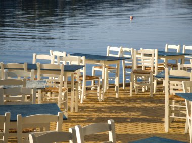 Skiathos Town, Sporades, Thessaly, Yunanistan 'ın sahil sokağından Panorama