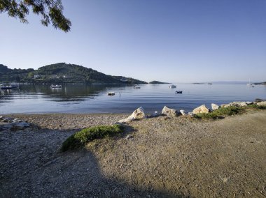 Skiathos Town, Sporades, Thessaly, Yunanistan 'ın sahil sokağından Panorama