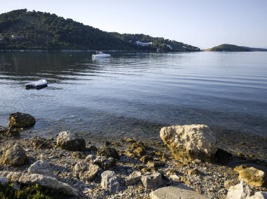 Skiathos Town, Sporades, Thessaly, Yunanistan 'ın sahil sokağından Panorama