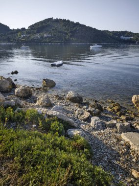 Skiathos Town, Sporades, Thessaly, Yunanistan 'ın sahil sokağından Panorama