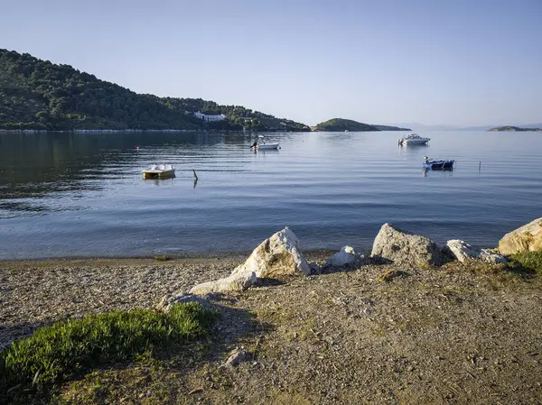 Skiathos Town, Sporades, Thessaly, Yunanistan 'ın sahil sokağından Panorama
