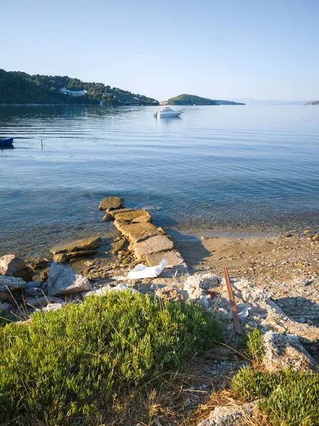 Skiathos Town, Sporades, Thessaly, Yunanistan 'ın sahil sokağından Panorama