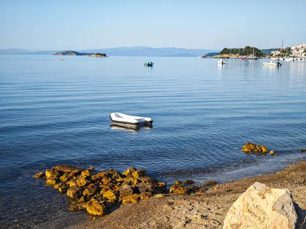 Skiathos Town, Sporades, Thessaly, Yunanistan 'ın sahil sokağından Panorama