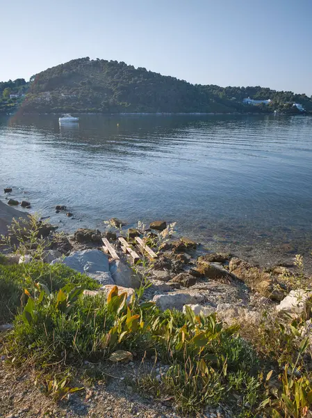 Skiathos Town, Sporades, Thessaly, Yunanistan 'ın sahil sokağından Panorama