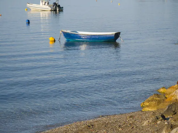 Skiathos Town, Sporades, Thessaly, Yunanistan 'ın sahil sokağından Panorama