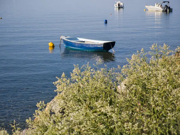 Skiathos Town, Sporades, Thessaly, Yunanistan 'ın sahil sokağından Panorama