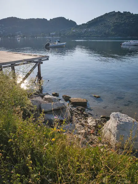 Skiathos Town, Sporades, Thessaly, Yunanistan 'ın sahil sokağından Panorama