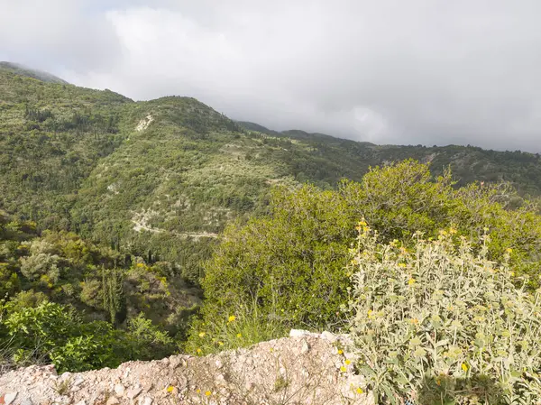 Lefkada Dağı, İyon Adaları, Yunanistan 'ın Muhteşem Bahar Manzarası