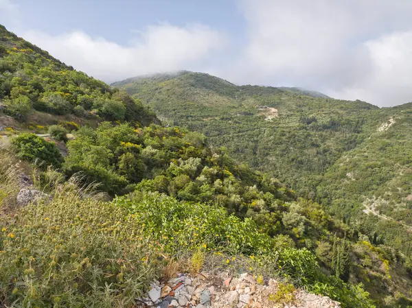Lefkada Dağı, İyon Adaları, Yunanistan 'ın Muhteşem Bahar Manzarası