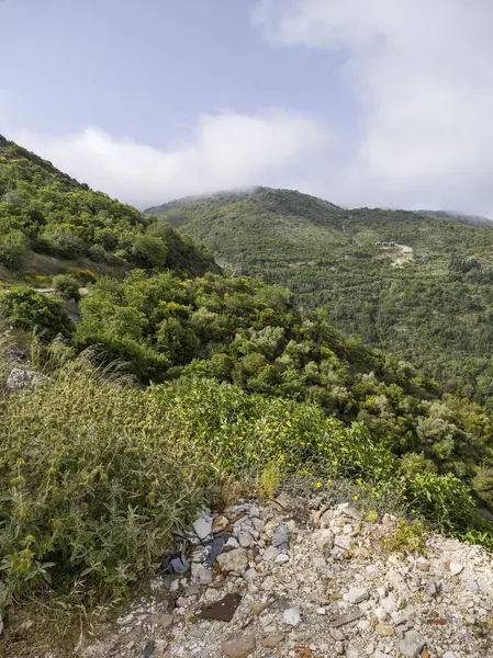 Lefkada Dağı, İyon Adaları, Yunanistan 'ın Muhteşem Bahar Manzarası