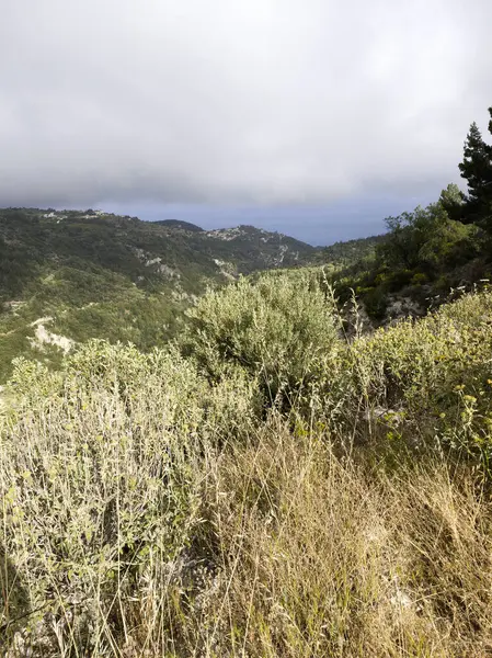 Lefkada Dağı, İyon Adaları, Yunanistan 'ın Muhteşem Bahar Manzarası