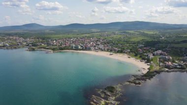 Bulgaristan 'ın Burgaz Bölgesi' ndeki Lozenets kasabası yakınlarındaki Karadeniz kıyılarının hava manzarası 