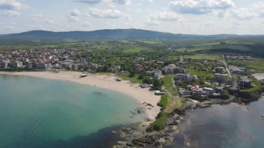 Bulgaristan 'ın Burgaz Bölgesi' ndeki Lozenets kasabası yakınlarındaki Karadeniz kıyılarının hava manzarası 