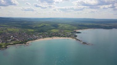 Bulgaristan 'ın Burgaz Bölgesi' ndeki Lozenets kasabası yakınlarındaki Karadeniz kıyılarının hava manzarası 