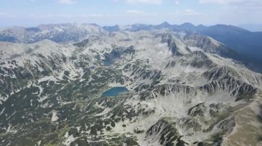 Bulgaristan 'ın Banderitsa Bölgesi yakınlarındaki Pirin Dağı' nın şaşırtıcı hava manzarası