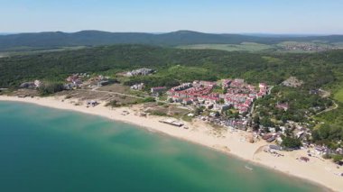Bulgaristan 'ın Burgaz Bölgesi Smokinya Sahili yakınlarındaki Karadeniz kıyılarının hava manzarası 