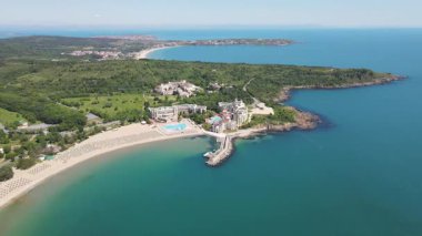 Bulgaristan 'ın Burgaz Bölgesi' nin Dyuni tatil beldesi yakınlarındaki The Driver Beach 'in hava manzarası 