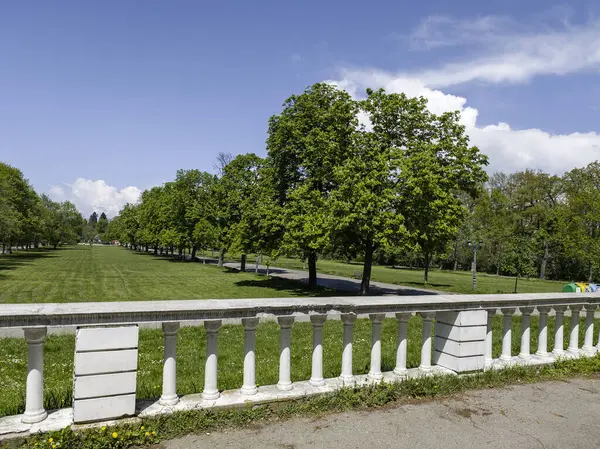 Bulgaristan 'ın Sofya kentindeki Borisova gradina (Boris Garden)' ın İnanılmaz Baharı
