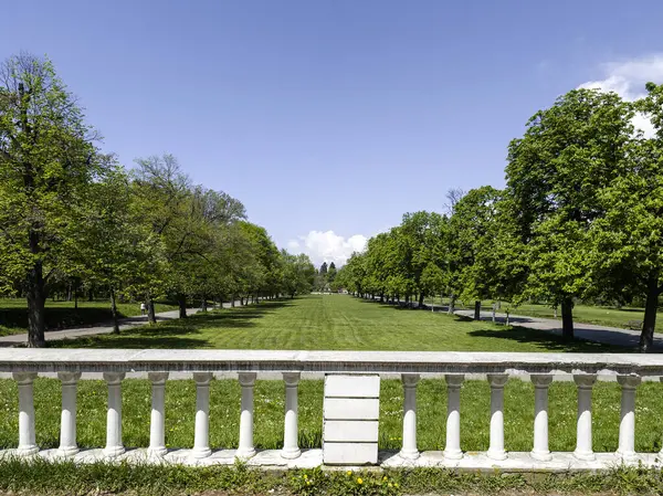 Bulgaristan 'ın Sofya kentindeki Borisova gradina (Boris Garden)' ın İnanılmaz Baharı