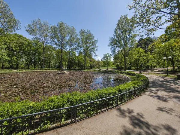 Bulgaristan 'ın Sofya kentindeki Borisova gradina (Boris Garden)' ın İnanılmaz Baharı