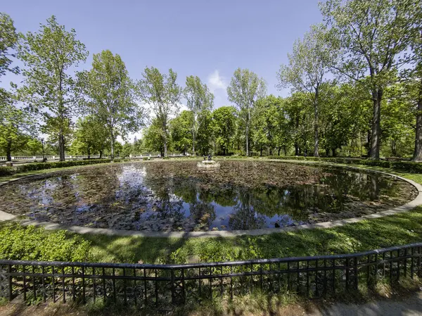 Bulgaristan 'ın Sofya kentindeki Borisova gradina (Boris Garden)' ın İnanılmaz Baharı
