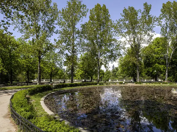 Bulgaristan 'ın Sofya kentindeki Borisova gradina (Boris Garden)' ın İnanılmaz Baharı