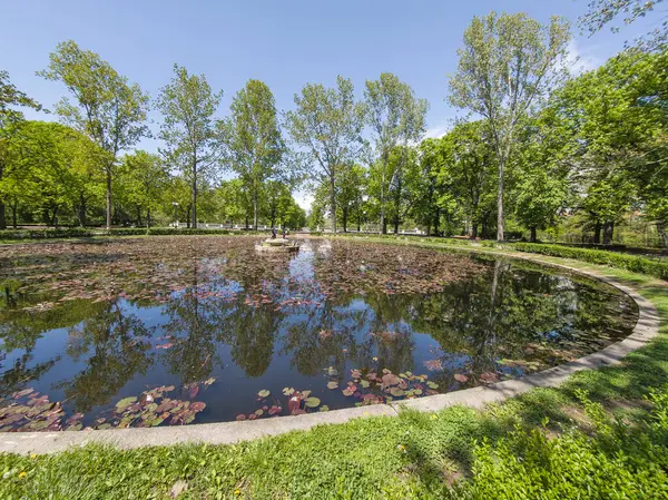 Bulgaristan 'ın Sofya kentindeki Borisova gradina (Boris Garden)' ın İnanılmaz Baharı